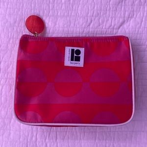Estée Lauder cosmetic bag